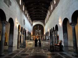 Interior de Santa María in Cosmedin, Roma